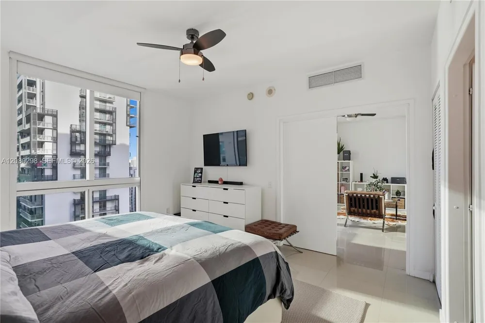 300 S Biscayne Blvd #T-3509 Miami, FL 33131