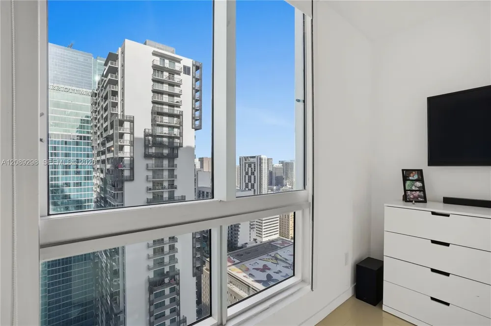 300 S Biscayne Blvd #T-3509 Miami, FL 33131