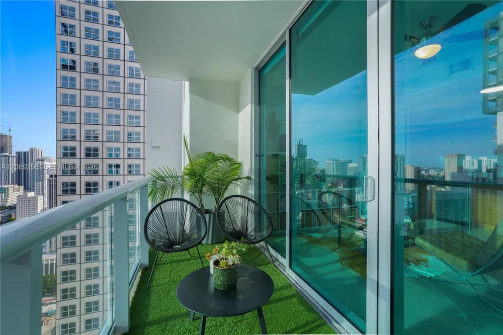300 S Biscayne Blvd #T-3509 Miami, FL 33131