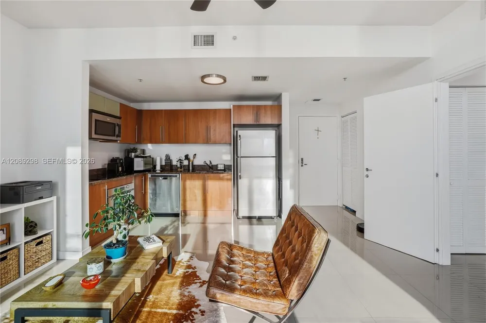 300 S Biscayne Blvd #T-3509 Miami, FL 33131