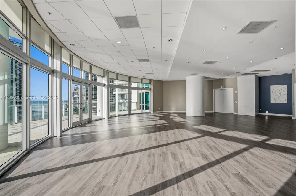 300 S Biscayne Blvd #T-3509 Miami, FL 33131