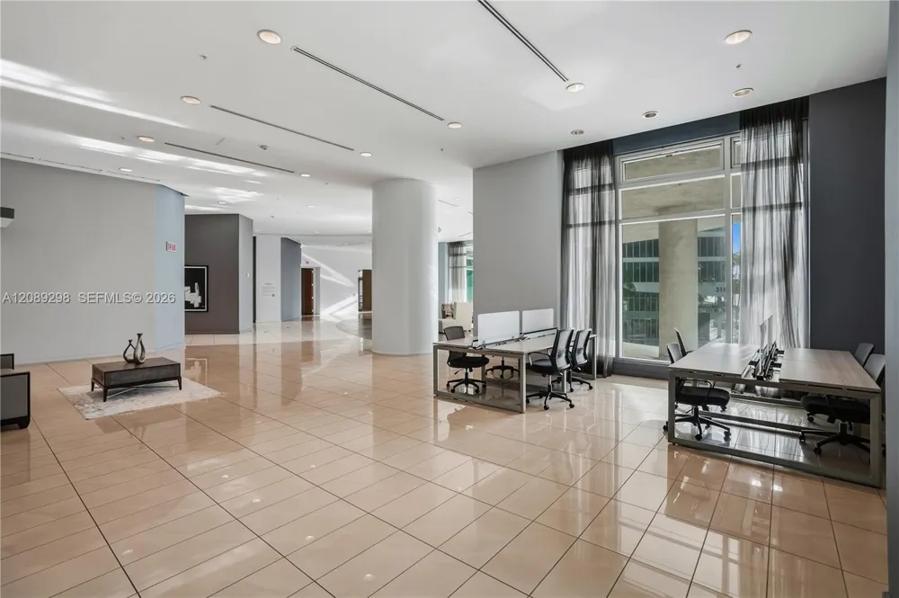 300 S Biscayne Blvd #T-3509 Miami, FL 33131