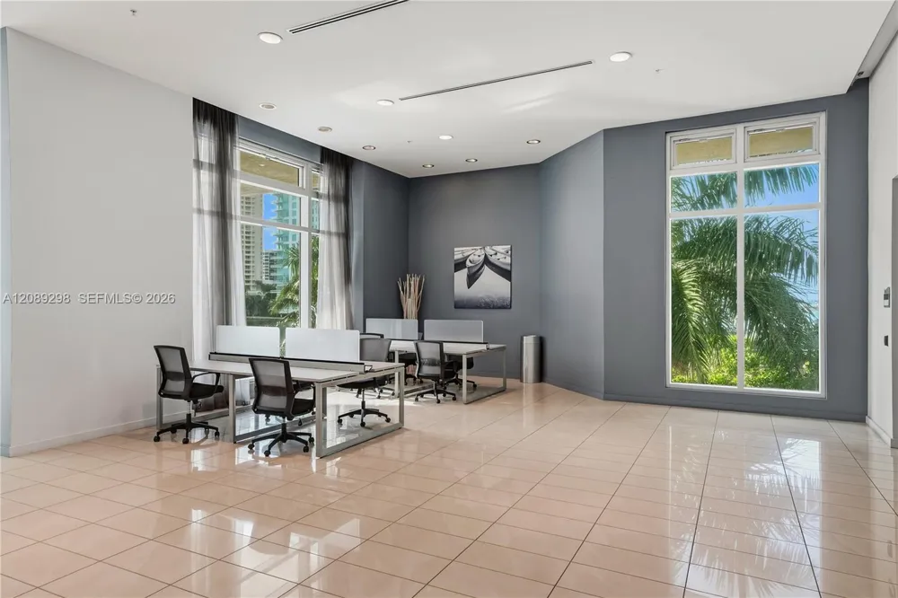 300 S Biscayne Blvd #T-3509 Miami, FL 33131