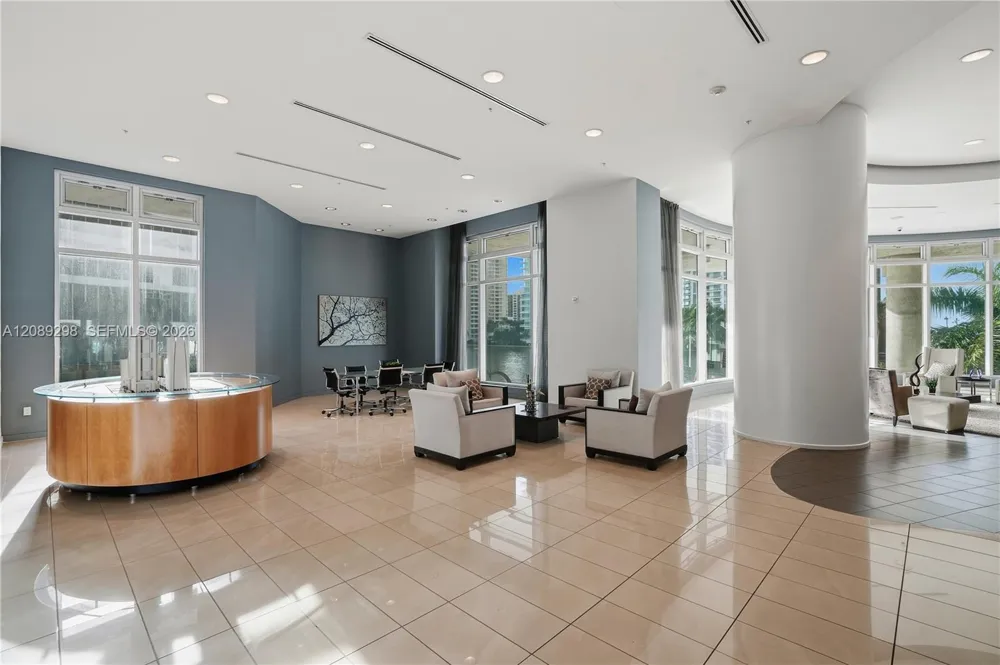300 S Biscayne Blvd #T-3509 Miami, FL 33131