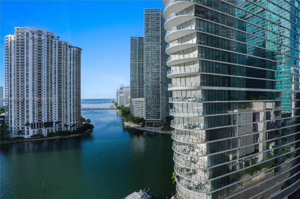 300 S Biscayne Blvd #T-3509 Miami, FL 33131