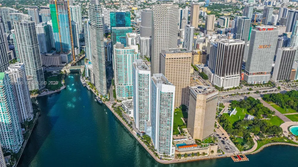 300 S Biscayne Blvd #T-3509 Miami, FL 33131