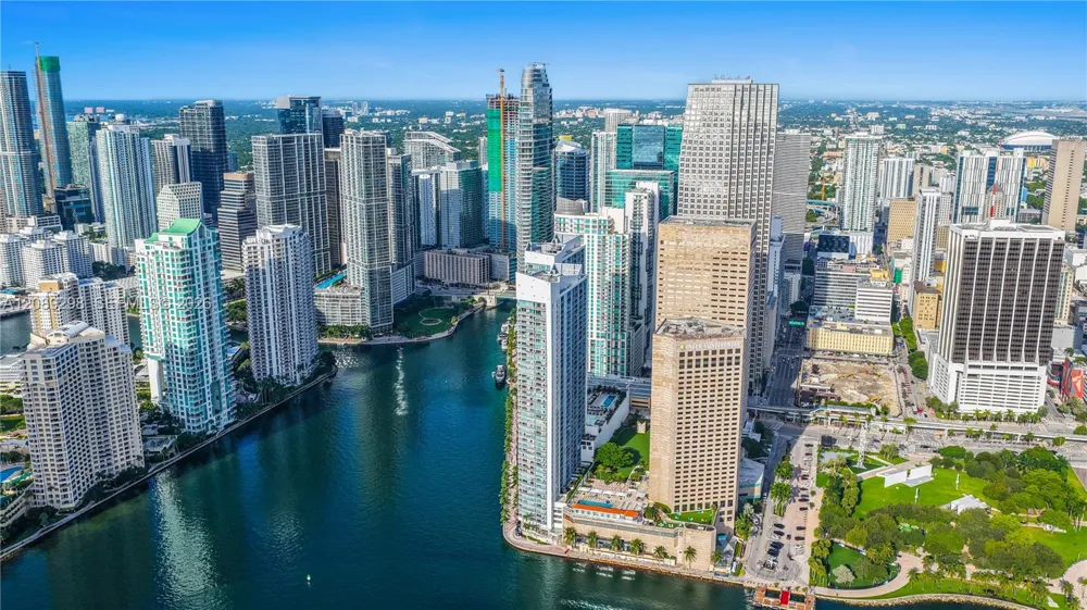 300 S Biscayne Blvd #T-3509 Miami, FL 33131