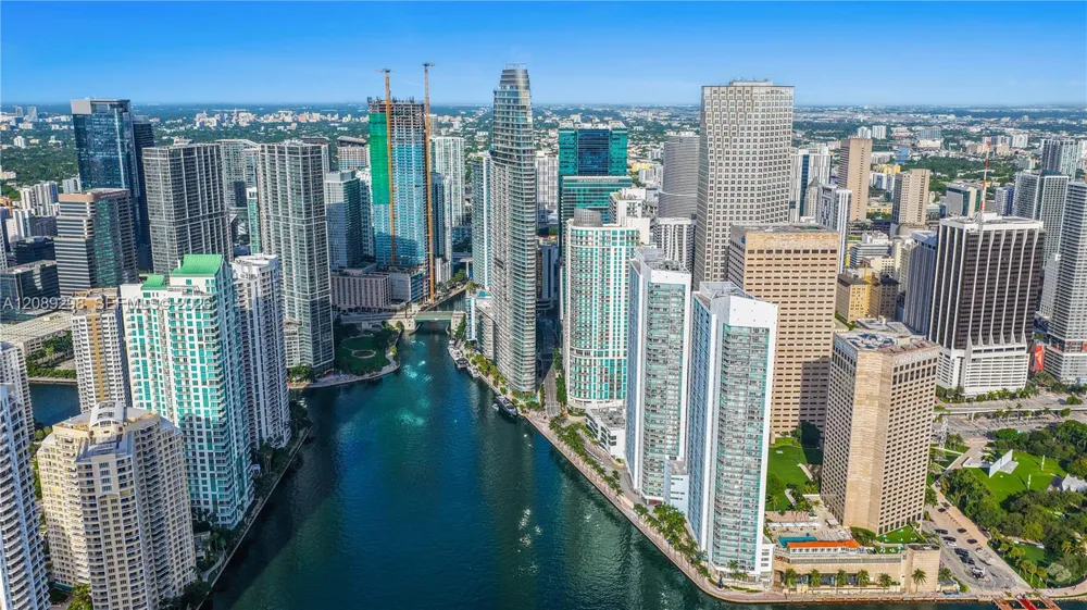 300 S Biscayne Blvd #T-3509 Miami, FL 33131