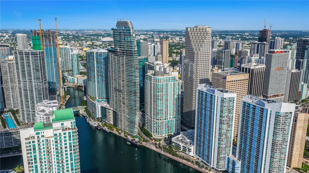 300 S Biscayne Blvd #T-3509 Miami, FL 33131