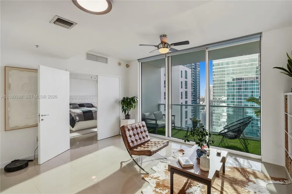 300 S Biscayne Blvd #T-3509 Miami, FL 33131