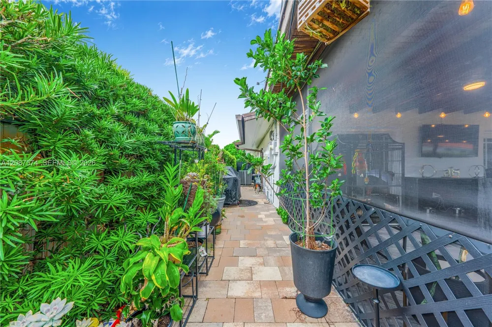12311 SW 39th Ter Miami, FL 33175