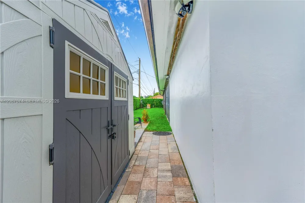 12311 SW 39th Ter Miami, FL 33175
