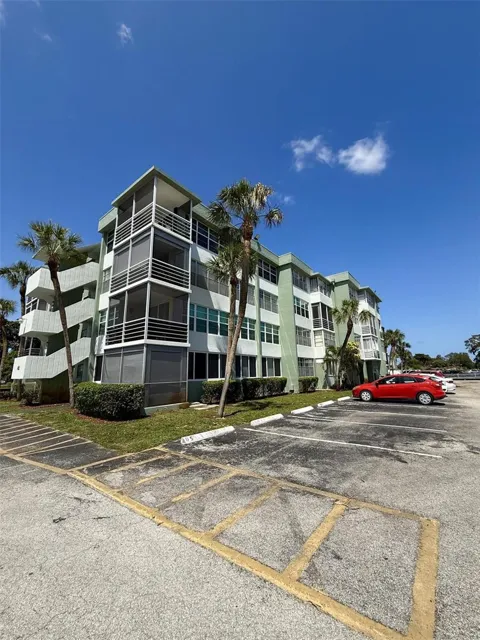2741 E TAFT STREET #102
