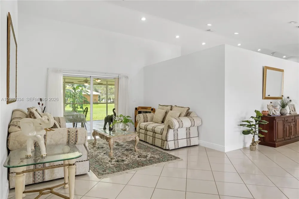 20430 SW 53rd Pl Pembroke Pines, FL 33332