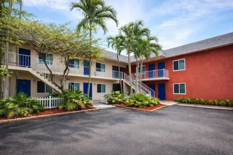 100 SW 10th Street #204