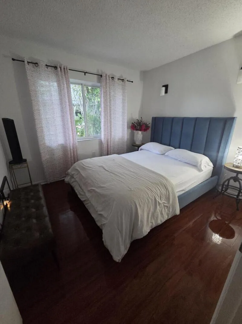 3271 NW 44th Street #5 Oakland Park, FL 33309