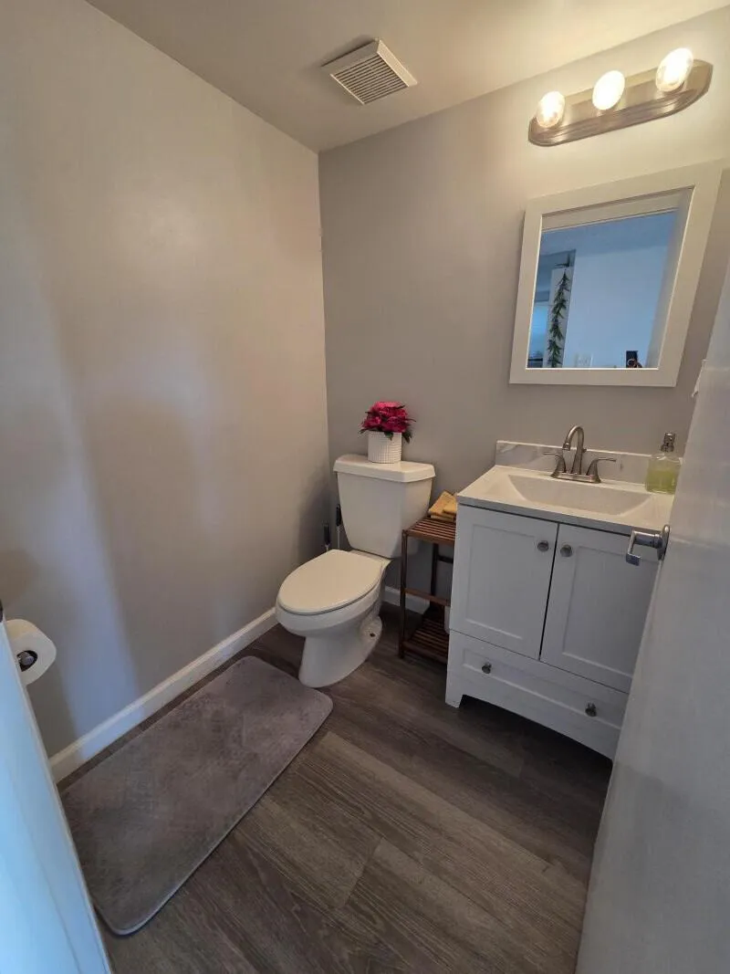 3271 NW 44th Street #5 Oakland Park, FL 33309