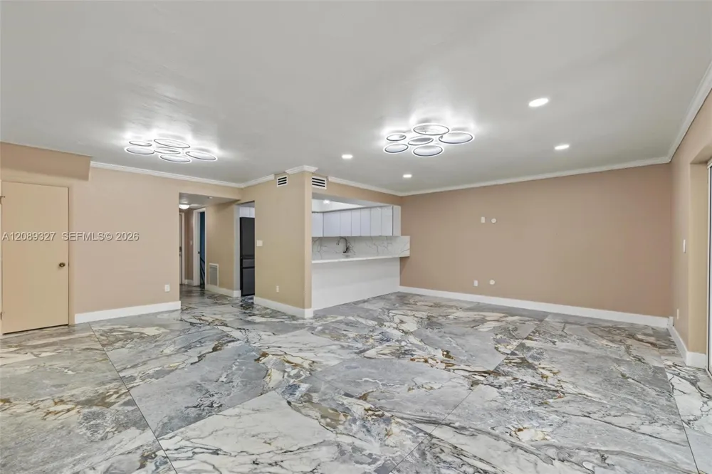 6905 W 2nd Way Hialeah, FL 33014