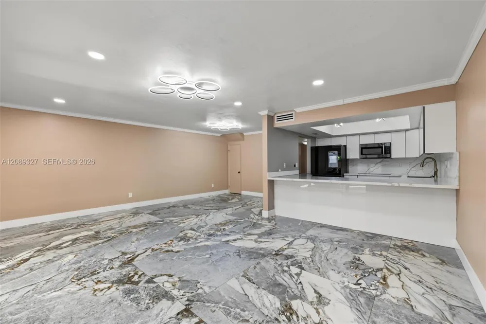 6905 W 2nd Way Hialeah, FL 33014