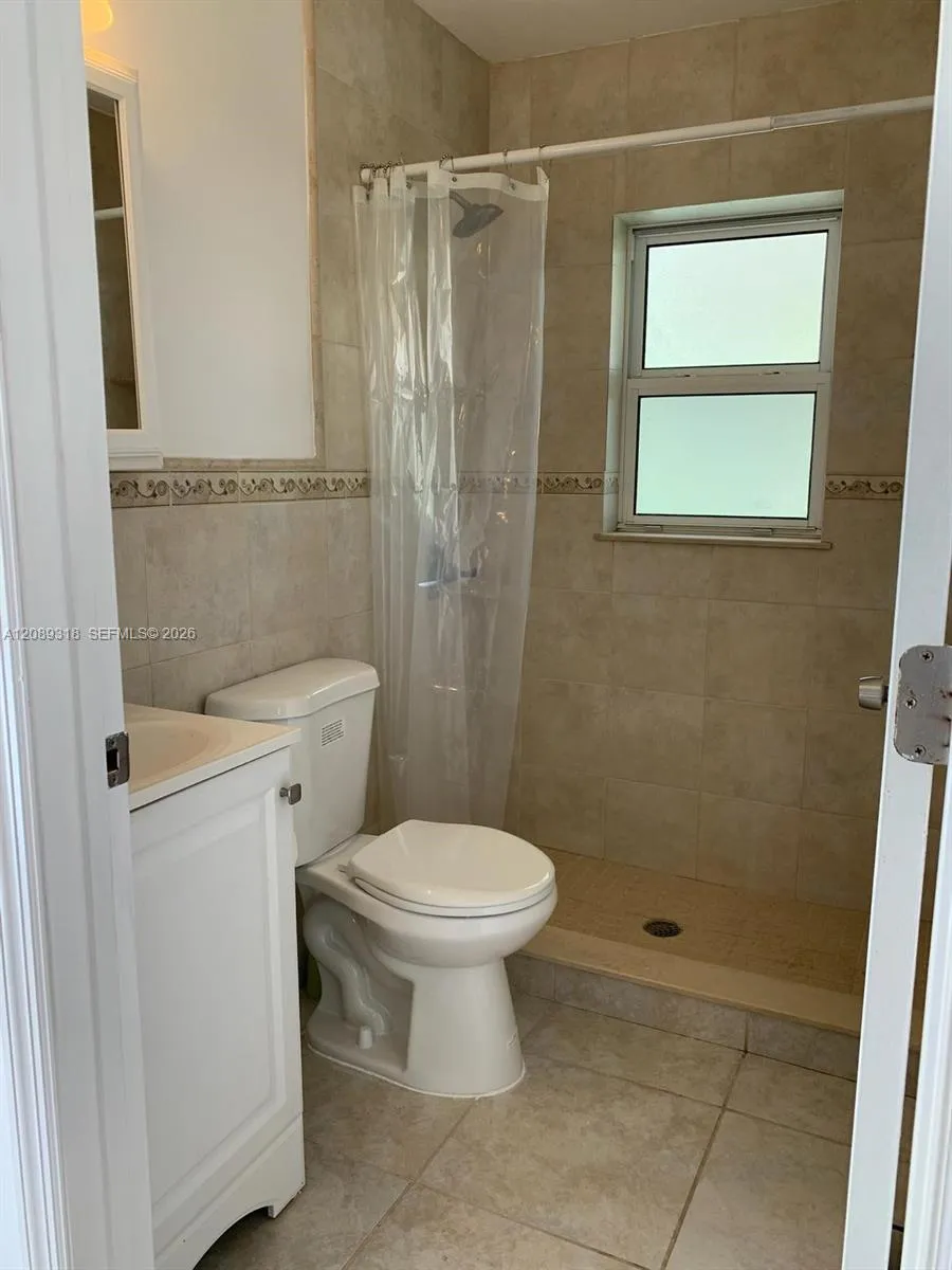 3235 NW 3rd St #3235 Miami, FL 33125