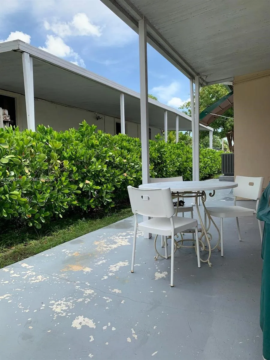 3235 NW 3rd St #3235 Miami, FL 33125