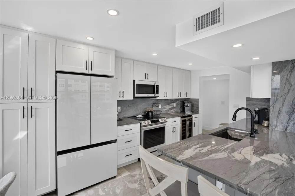 3113 S Ocean Dr #510 Hallandale Beach, FL 33009