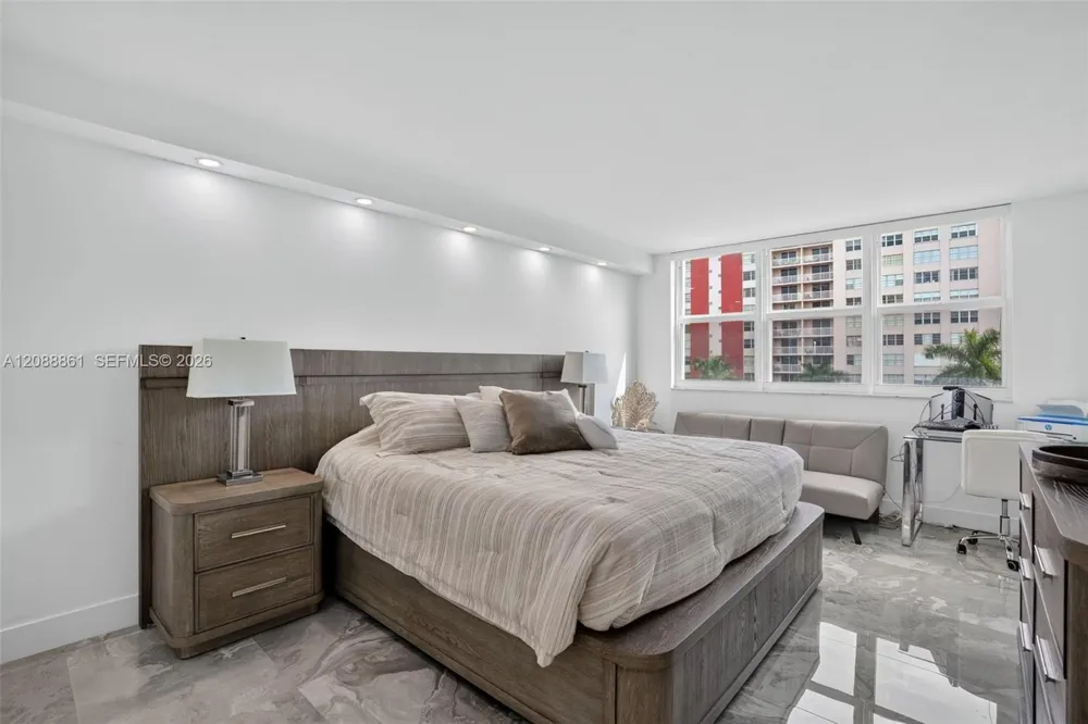 3113 S Ocean Dr #510 Hallandale Beach, FL 33009
