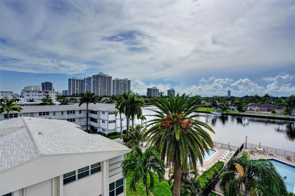 3113 S Ocean Dr #510 Hallandale Beach, FL 33009