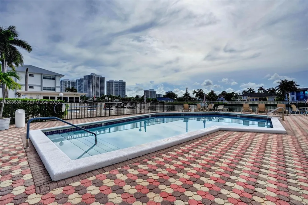 3113 S Ocean Dr #510 Hallandale Beach, FL 33009