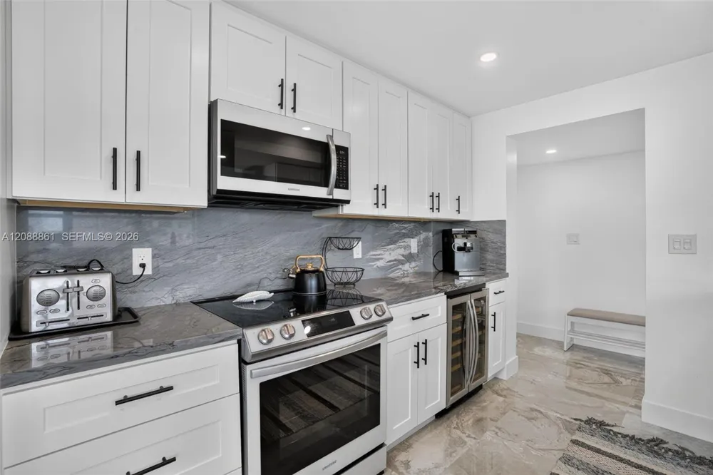 3113 S Ocean Dr #510 Hallandale Beach, FL 33009