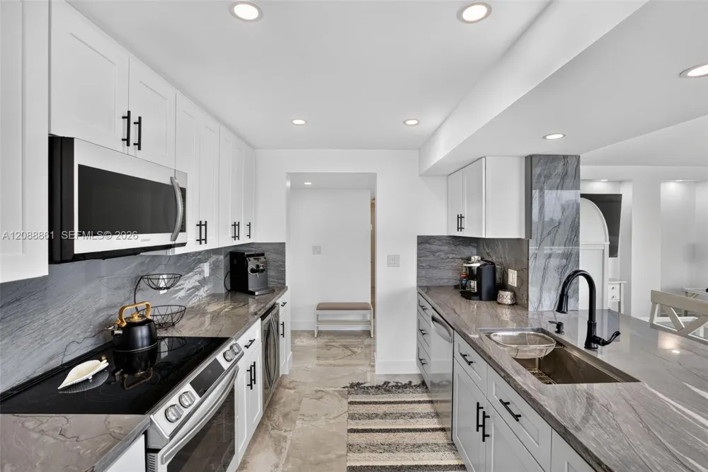 3113 S Ocean Dr #510 Hallandale Beach, FL 33009