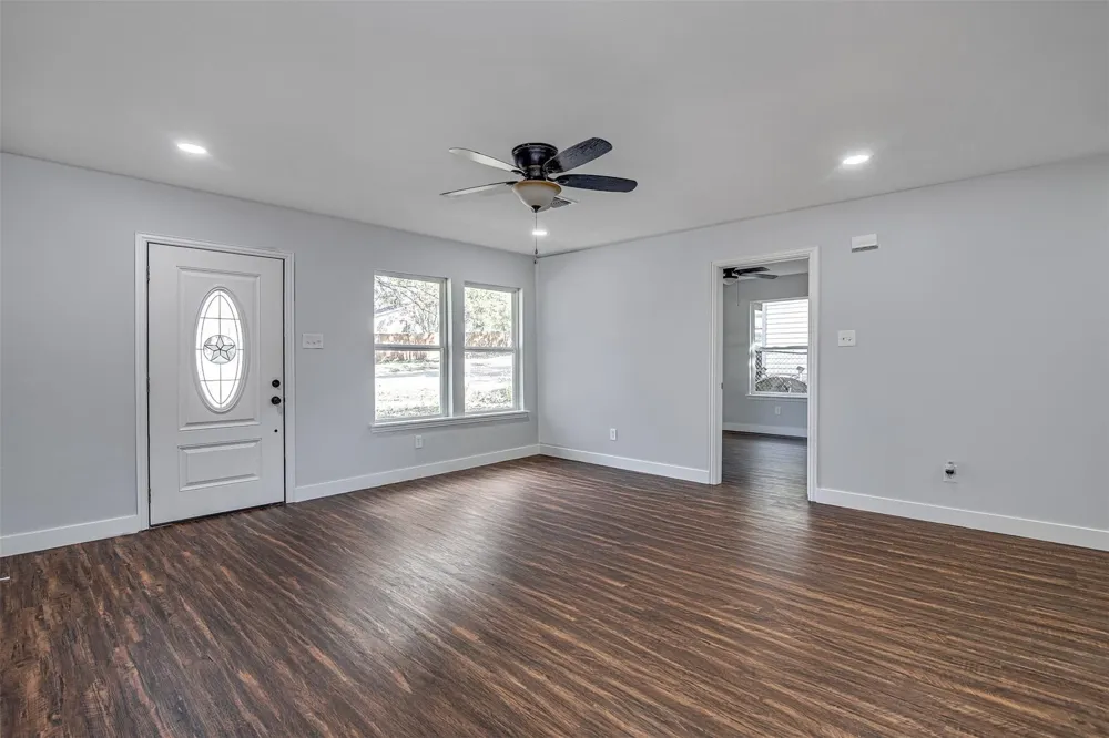 5305 Purdue Avenue River Oaks, TX 76114