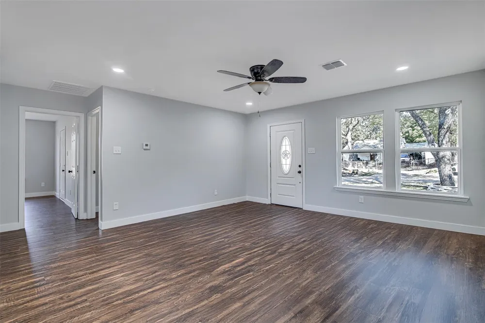5305 Purdue Avenue River Oaks, TX 76114