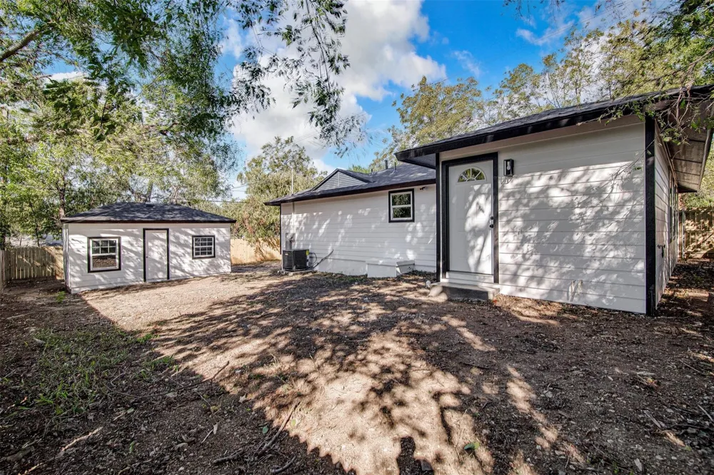 5305 Purdue Avenue River Oaks, TX 76114