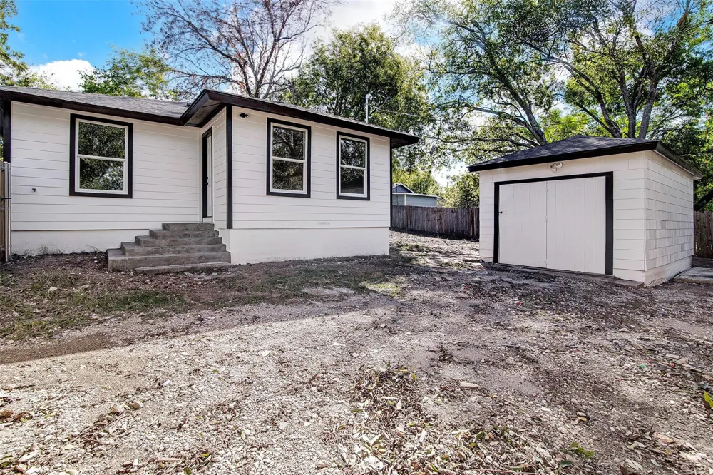 5305 Purdue Avenue River Oaks, TX 76114