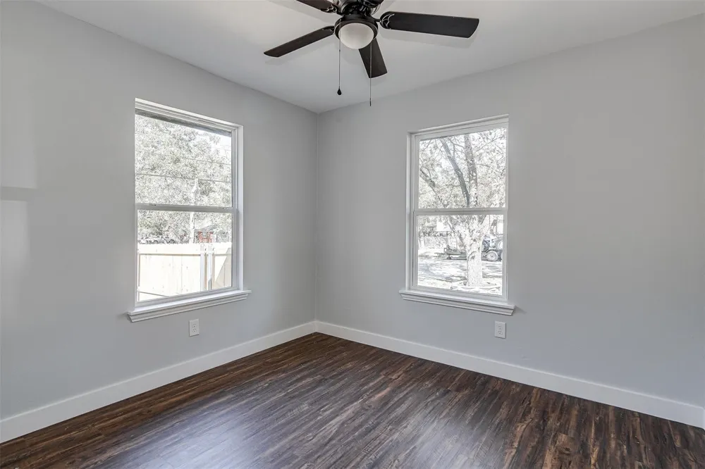 5305 Purdue Avenue River Oaks, TX 76114