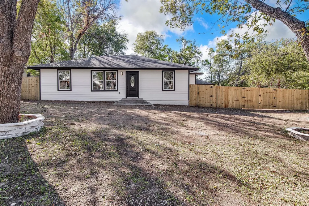 5305 Purdue Avenue River Oaks, TX 76114
