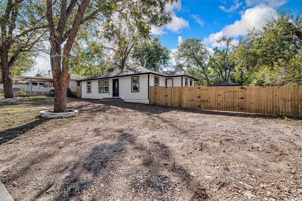5305 Purdue Avenue River Oaks, TX 76114
