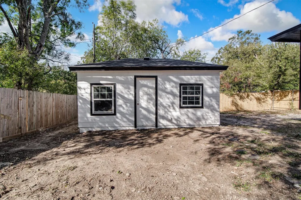 5305 Purdue Avenue River Oaks, TX 76114
