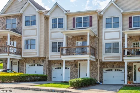 17 Halina Ln