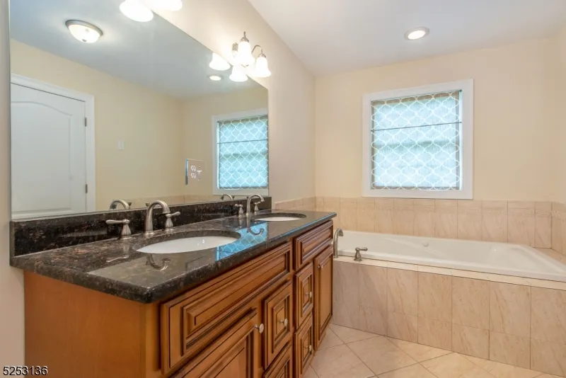 17 Halina Ln Butler, NJ 07405