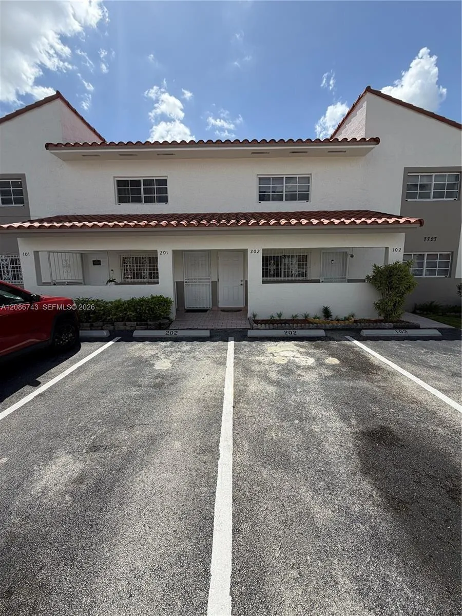 7727 W 29th Ln #202-39 Hialeah, FL 33018
