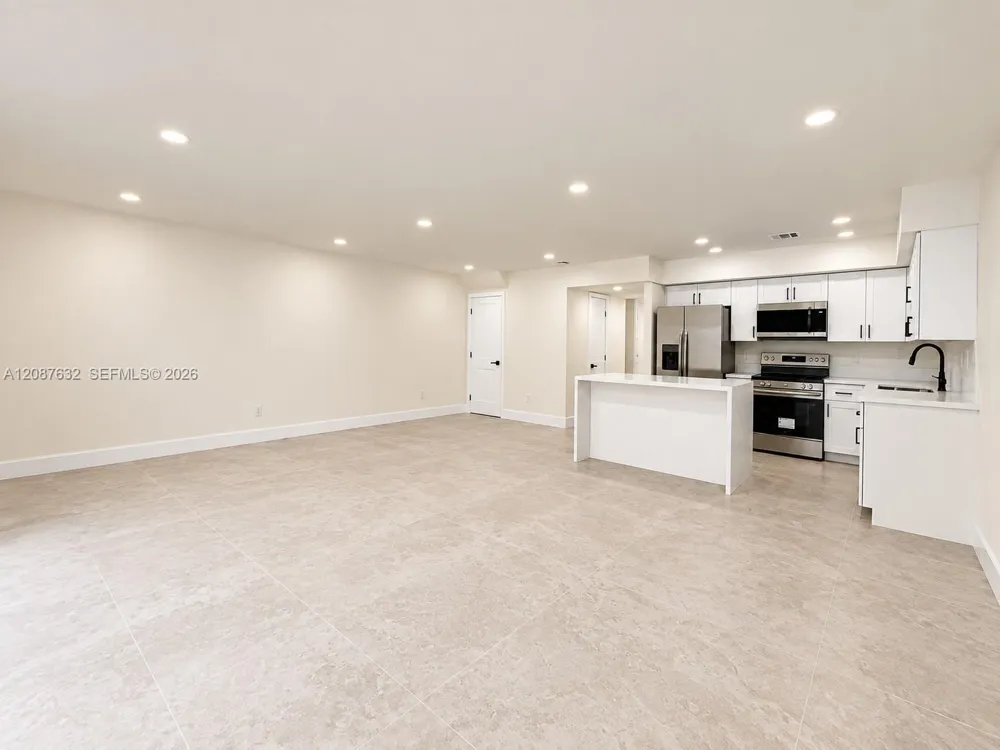 7164 W 3rd Ave Hialeah, FL 33014