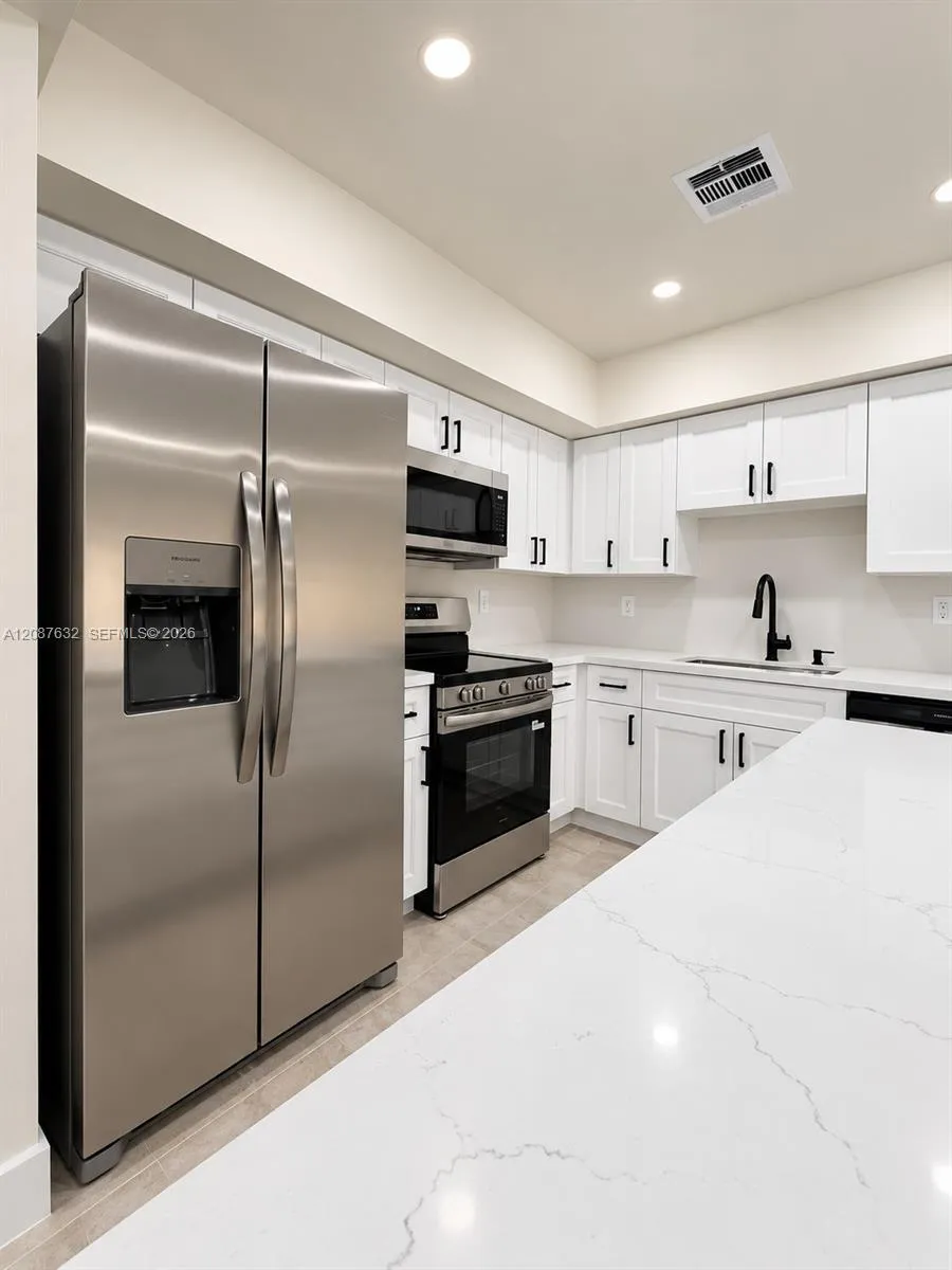 7164 W 3rd Ave Hialeah, FL 33014