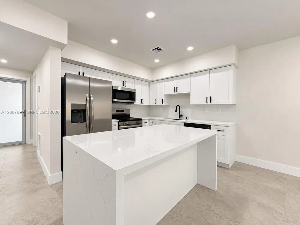 7164 W 3rd Ave Hialeah, FL 33014
