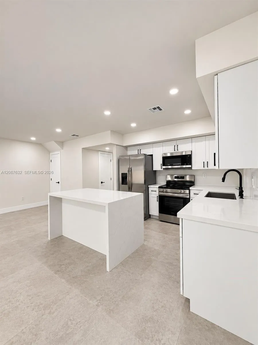 7164 W 3rd Ave Hialeah, FL 33014