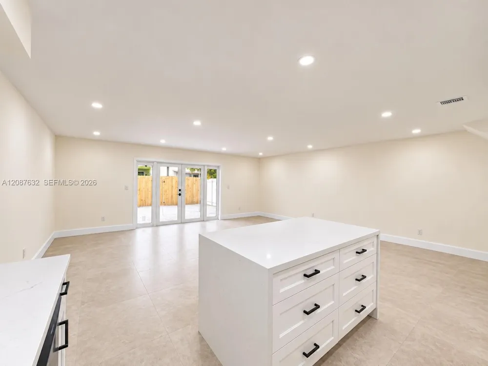 7164 W 3rd Ave Hialeah, FL 33014