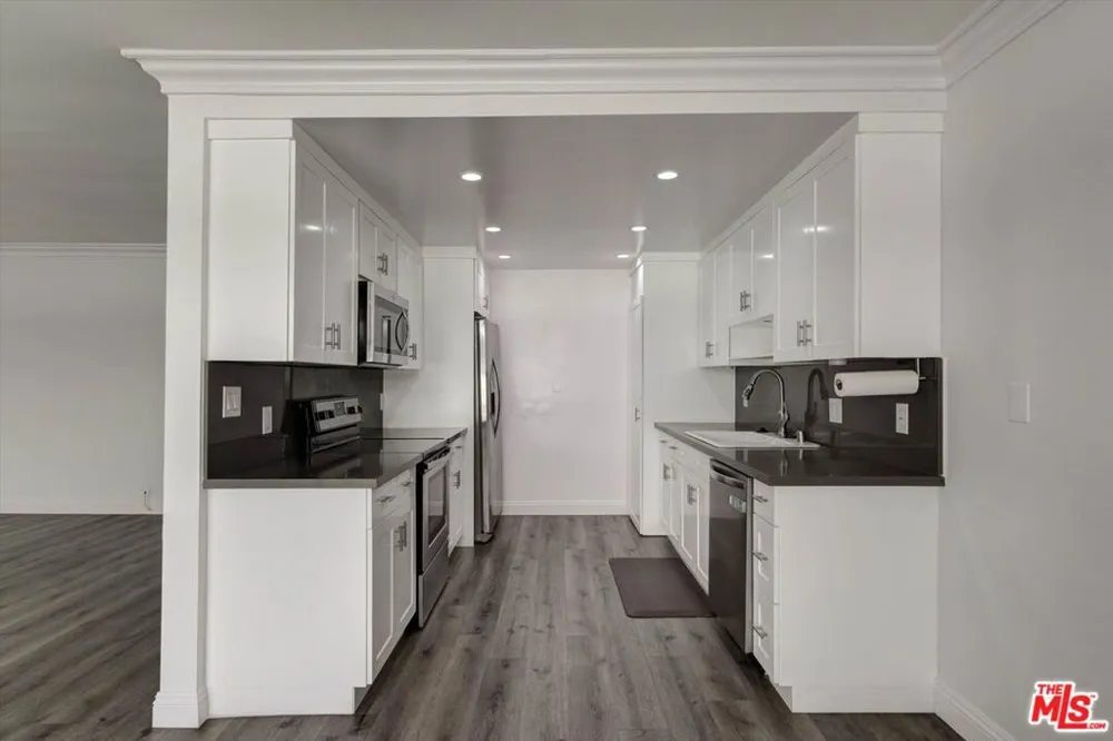 1200 Flores Street #207 West Hollywood, CA 90069