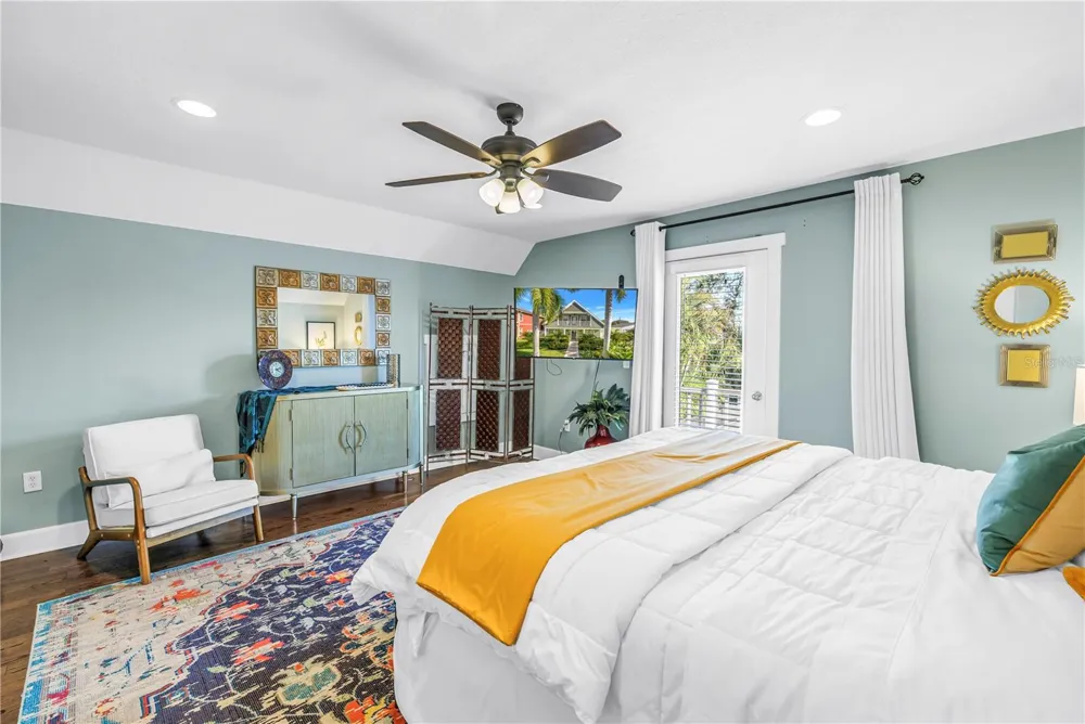 6551 EMERSON AVENUE S St Petersburg, FL 33707
