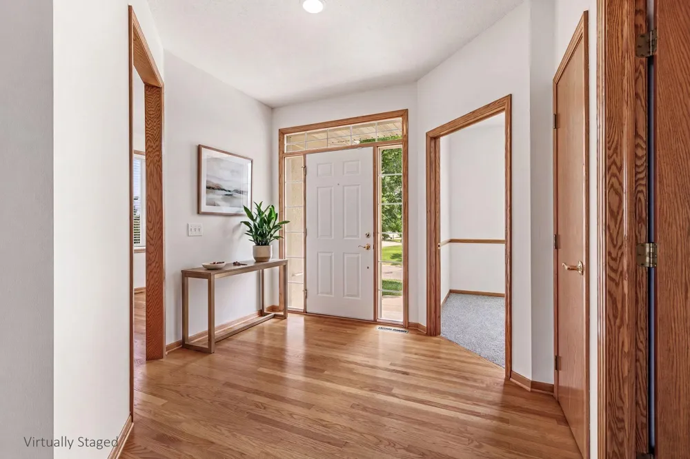 16568 Irwindale Way Lakeville, MN 55044